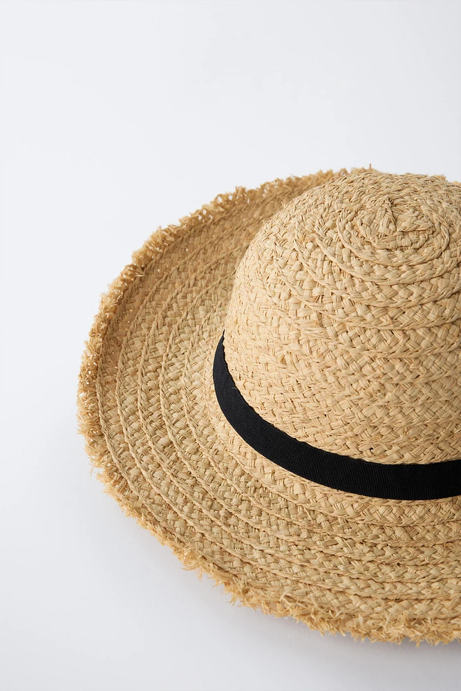 CHAPEAU CANOTIER EN RAPHIA EFFRANGÉ