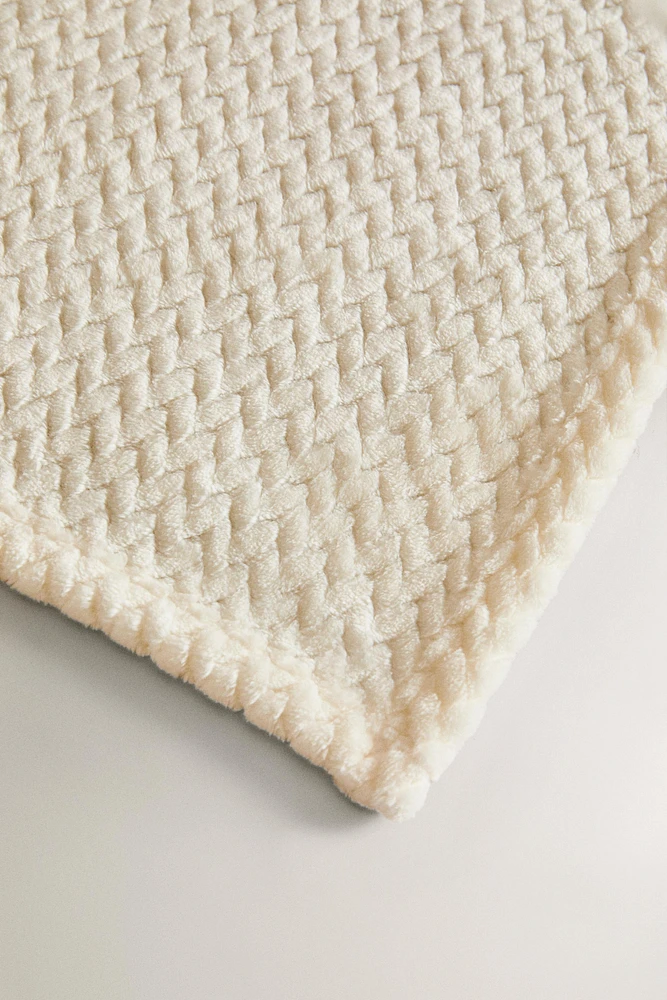 FLEECE BLANKET