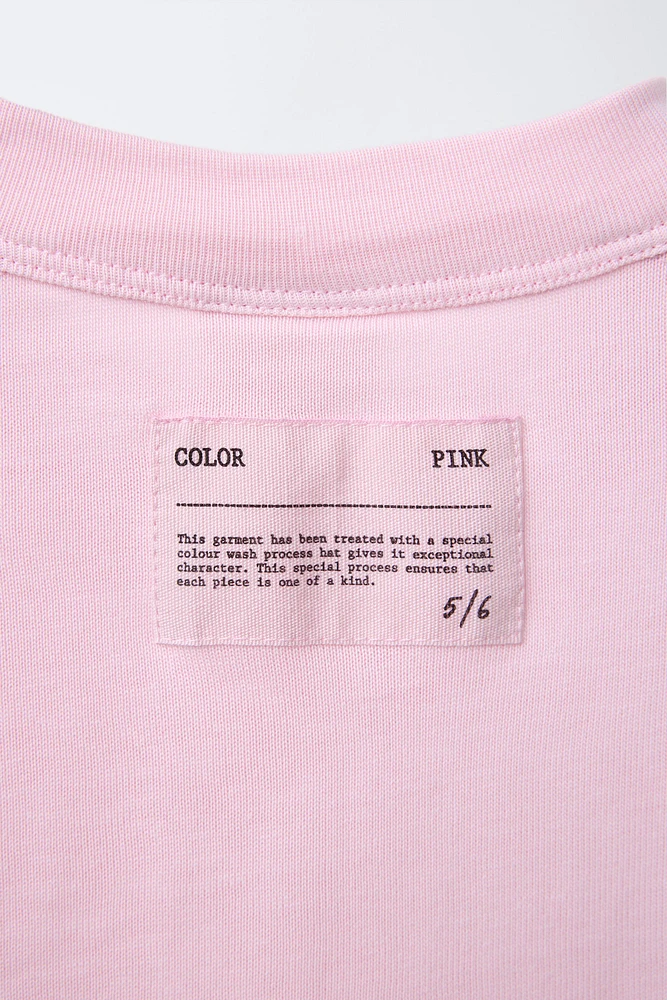 T-SHIRT UNI À ÉTIQUETTE