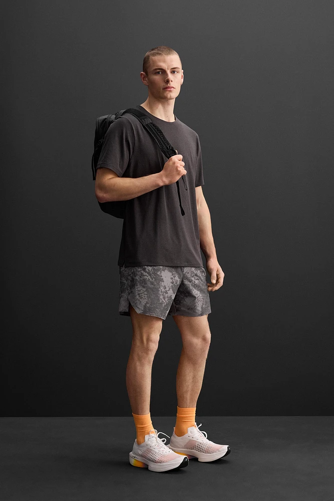 LIGHTWEIGHT TEXTURED T-SHIRT