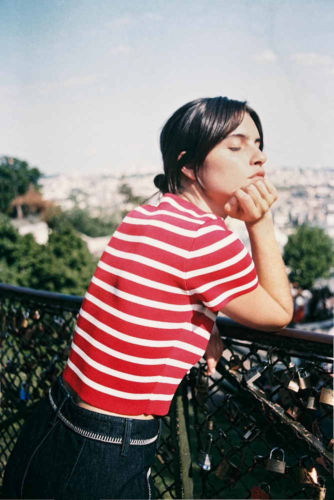 STRIPED KNIT SHORT SLEEVE TOP