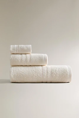 BATH TOWEL WITH BORDER