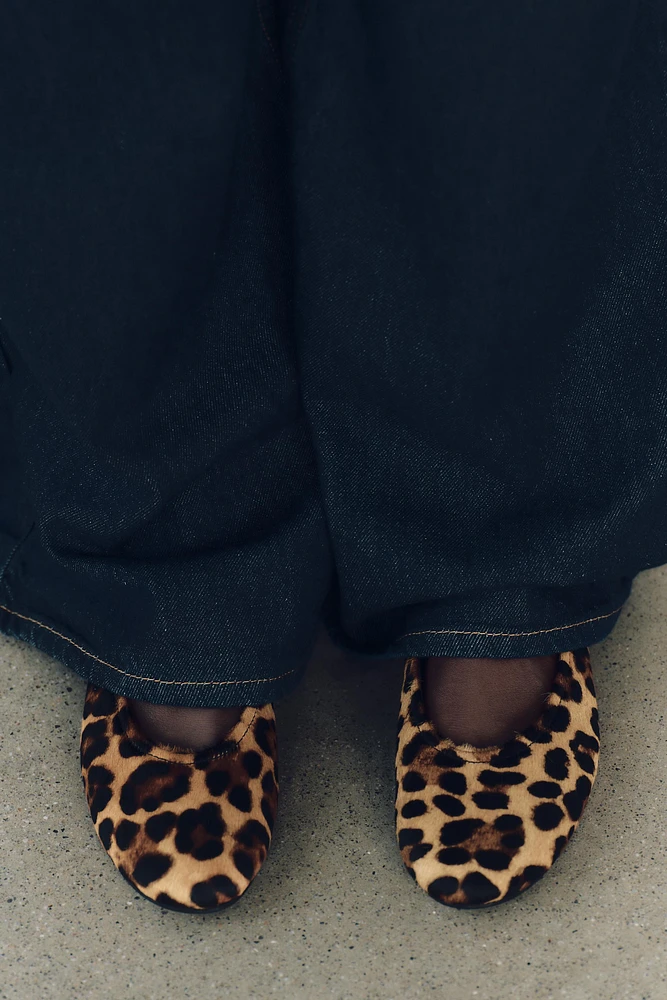 ANIMAL PRINT LEATHER BALLET FLATS
