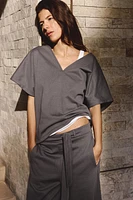T-SHIRT EN COTON À DÉCOLLETÉ V