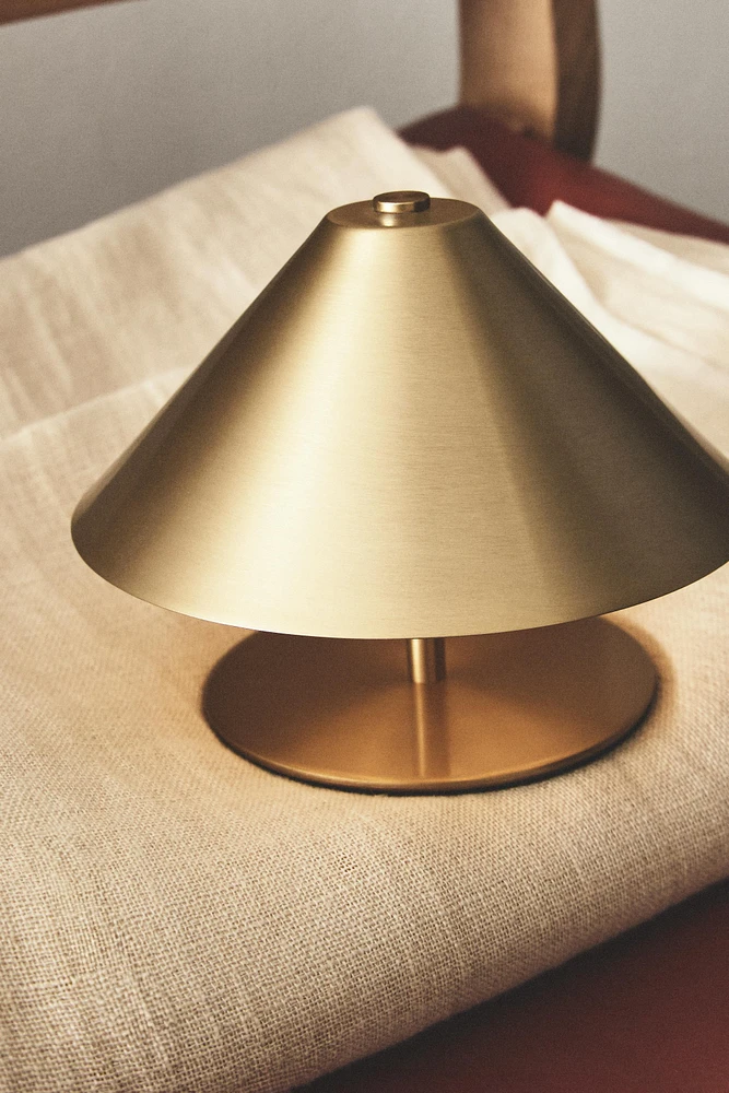 CORDLESS IRON TABLE LAMP