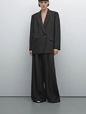 Suit blazer with lapel collar