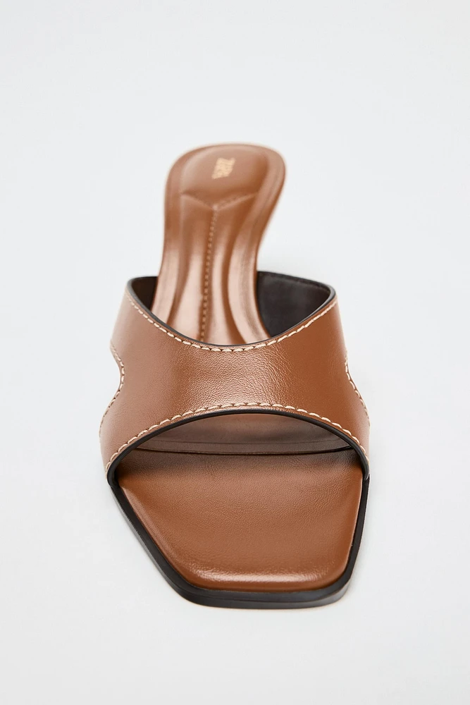 SANDALES À TALONS SURPIQÛRES