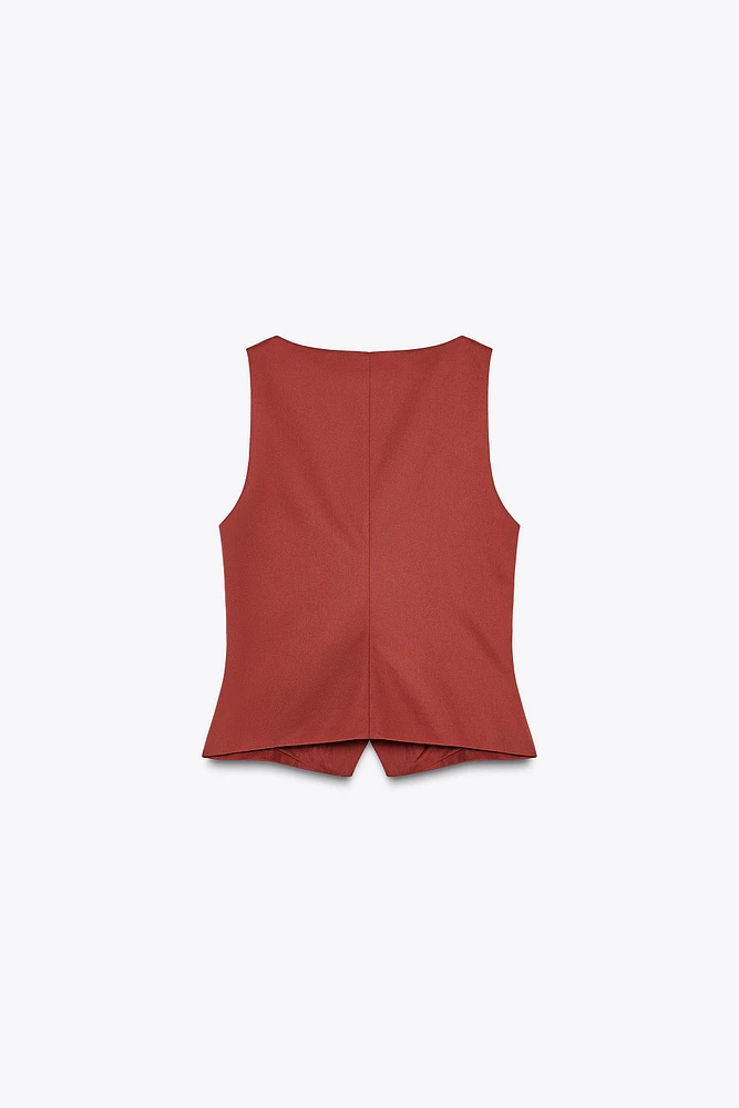 BUTTONED TOP