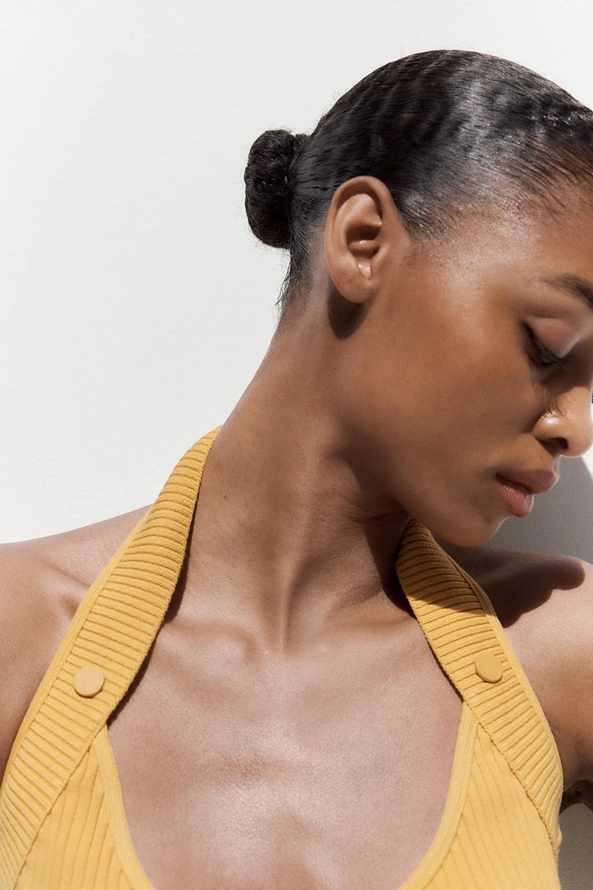 RIBBED HALTER TOP