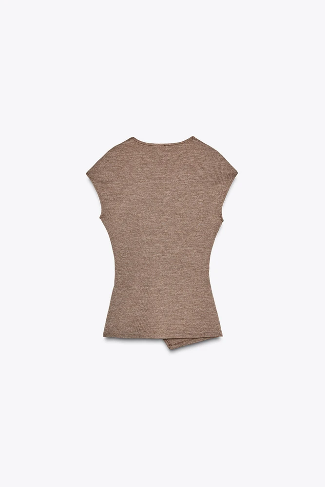 TEXTURED CLASP TOP