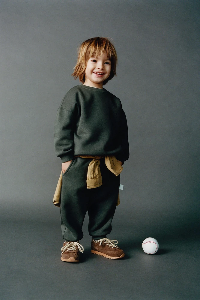 LABEL SWEATSHIRT AND JOGGERS MATCHING SET
