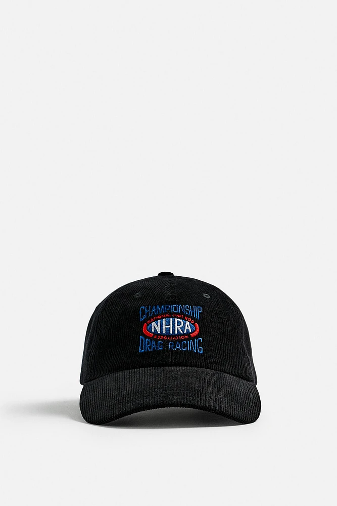 CASQUETTE EN VELOURS CÔTELÉ AVEC PIÈCE DRAG RACING