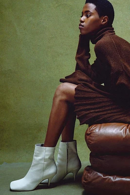 PLEATED SOLID KNIT SKIRT