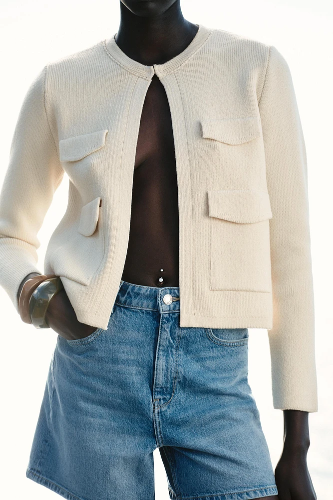 GILET EN MAILLE AVEC POCHES