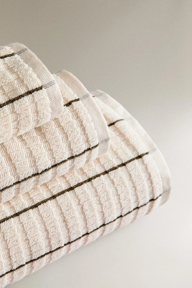 STRIPED TEXTURED BATH TOWEL