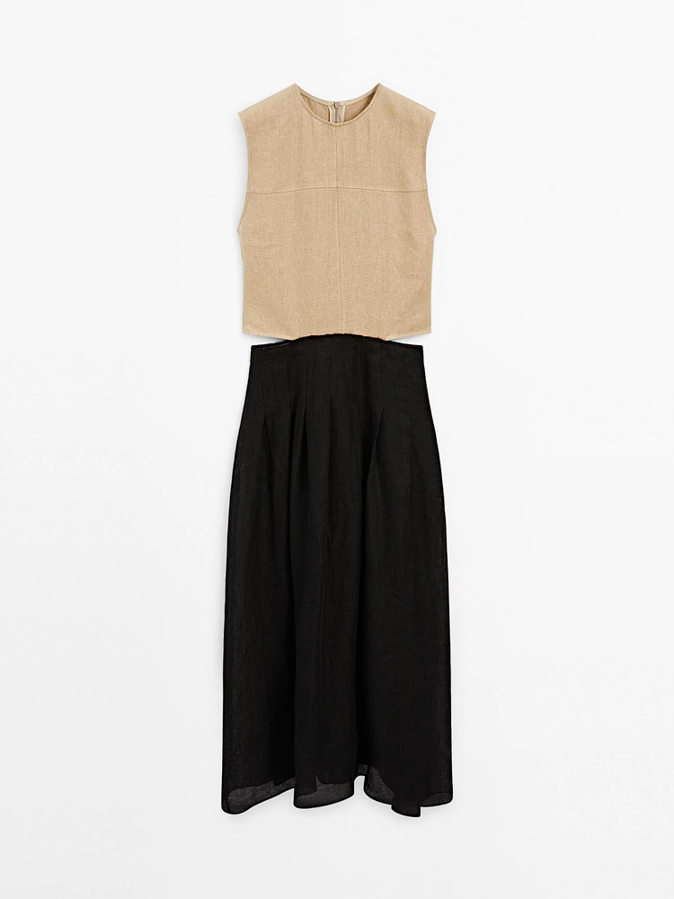 Contrast long dress with side slits