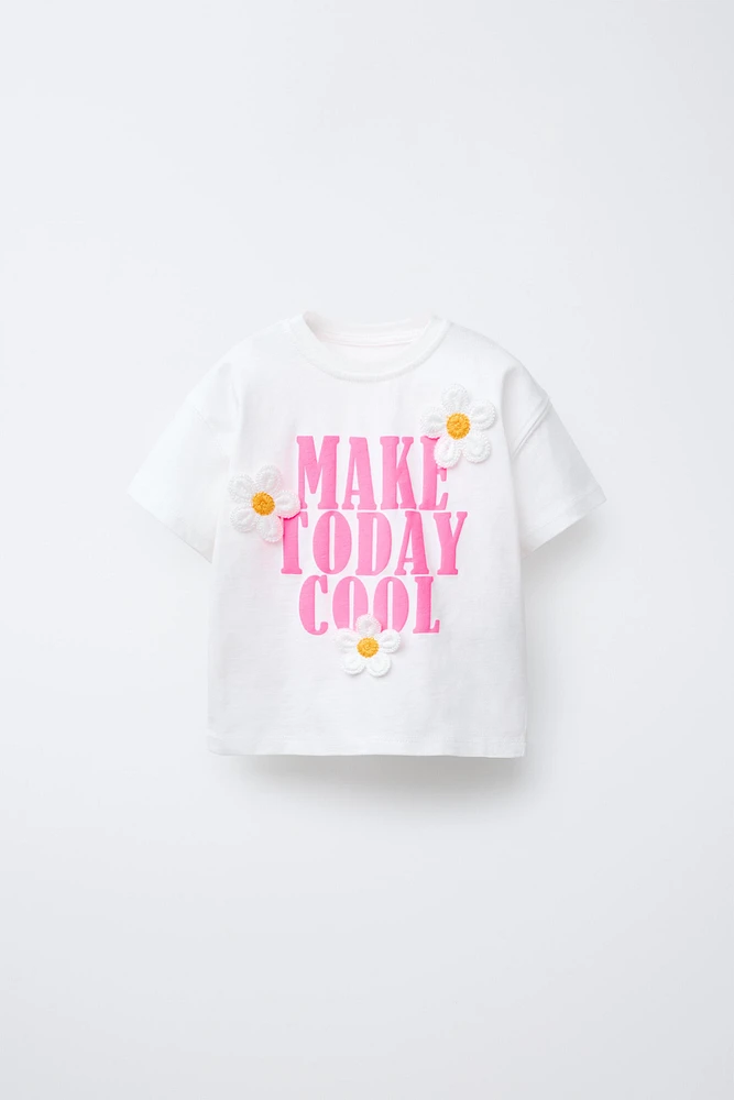 T-SHIRT À INSCRIPTION ET DÉCOR FLEURS