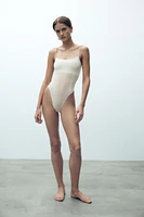 BODY CINTRÉ À BRETELLES ET COUTURES