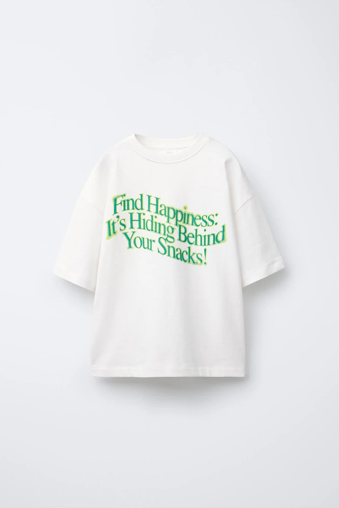 T-SHIRT À INSCRIPTION IMPRIMÉE EN RELIEF