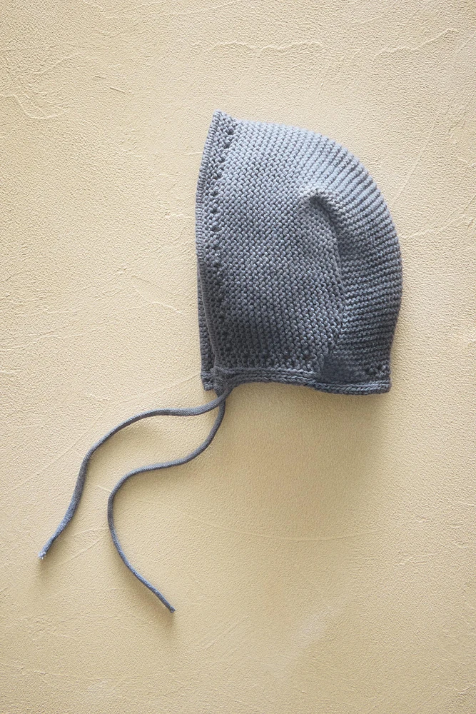 CHILDREN'S BONNET WITH BOBBLES