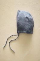 CHILDREN'S BONNET WITH BOBBLES