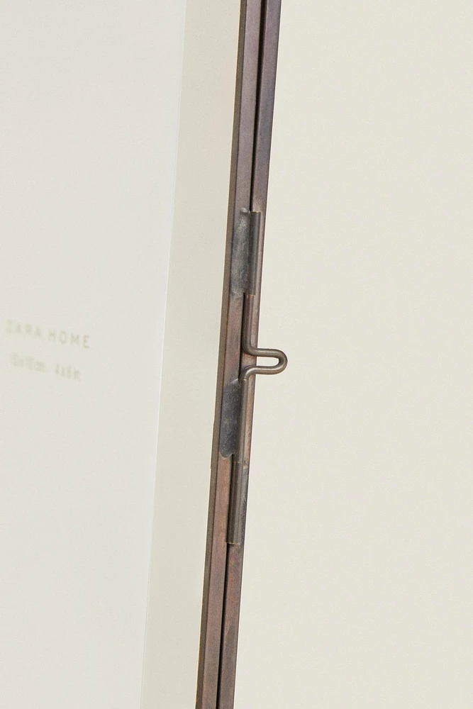 RECTANGULAR STRUCTURE PICTURE FRAME