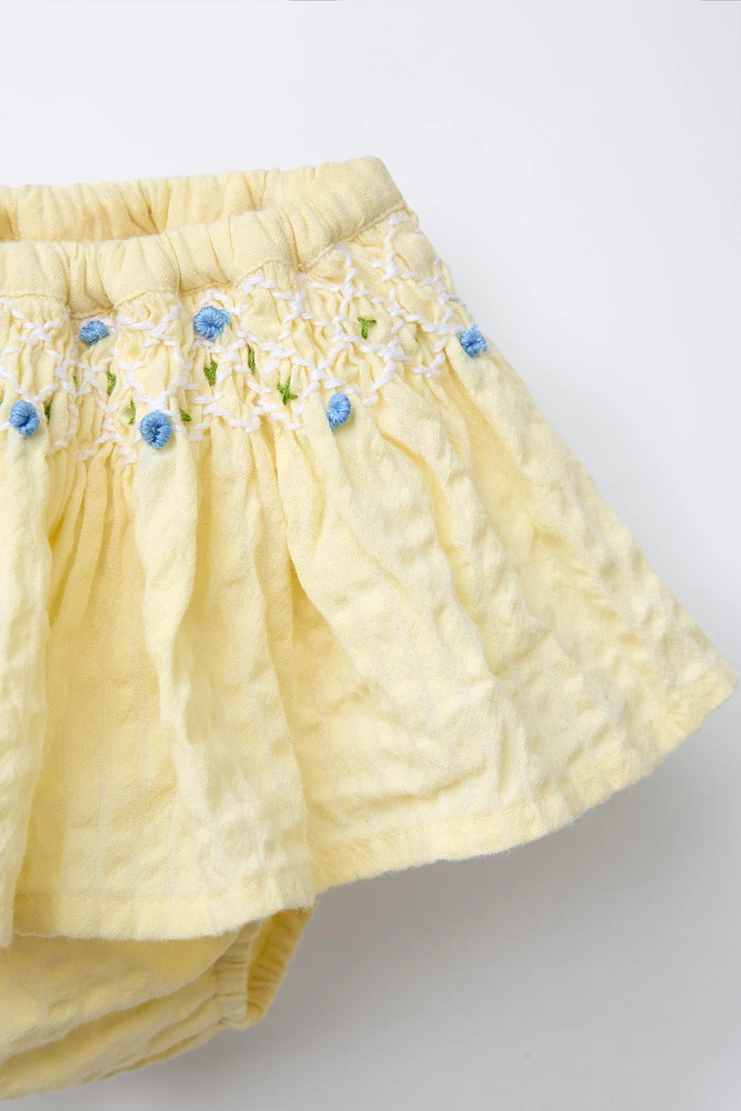 EMBROIDERED RUFFLE BOTTOMS