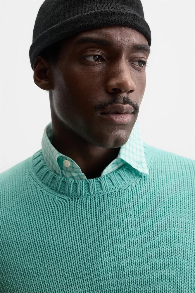 Relaxed fit cotton blend sweater. Round neck and long sleeves. Rib trim.