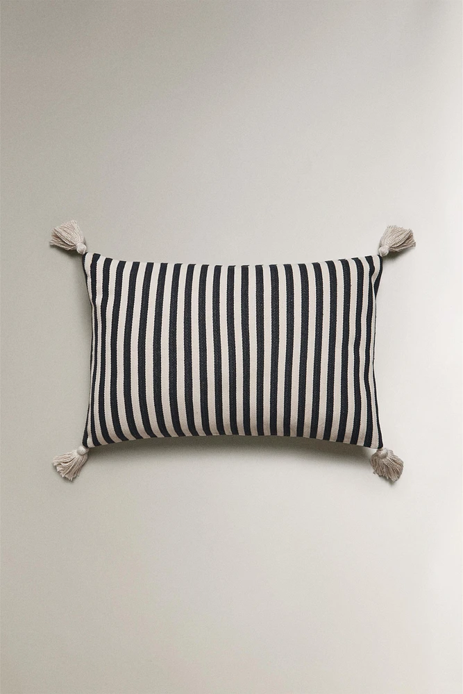 THROW PILLOW COVER WITH TASSELS