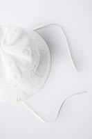 CAP WITH LABEL