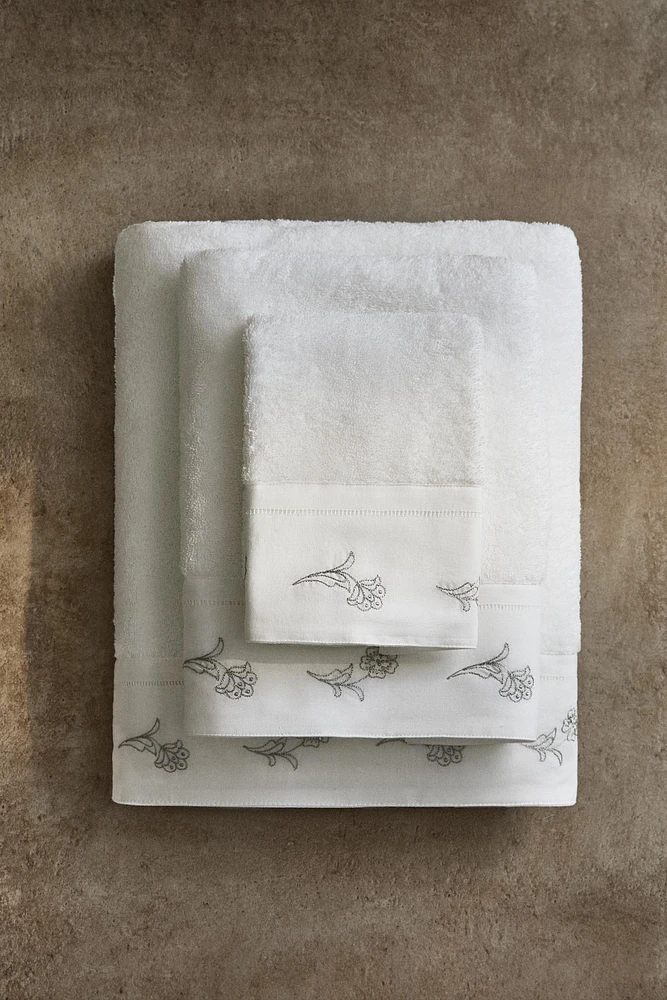 SERVIETTE DE BAIN BANDE APPLIQUÉE BRODÉE
