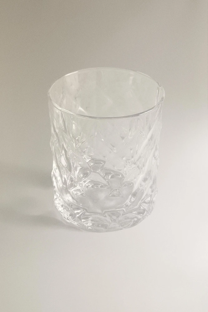CRYSTALLINE TUMBLER WITH RAISED DESIGN
