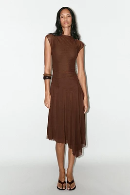 ROBE EN TULLE À PLIS