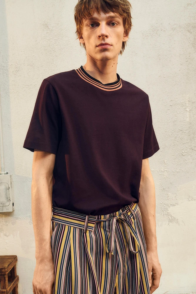 LIMITED EDITION CONTRASTING COLLAR T-SHIRT