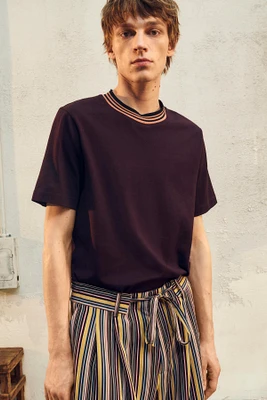 LIMITED EDITION CONTRASTING COLLAR T-SHIRT
