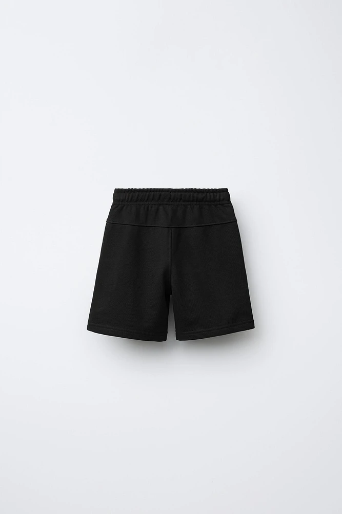 STRAIGHT FIT EMBOSSED TEXT TERRY SHORTS