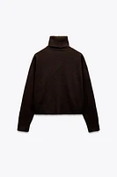 PULL EN MAILLE LISSE À COL MONTANT