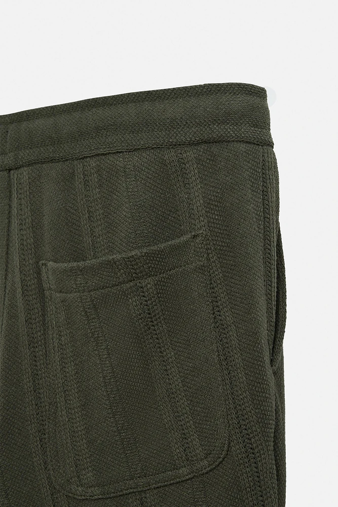 PANTALON À TEXTURE RAYURES