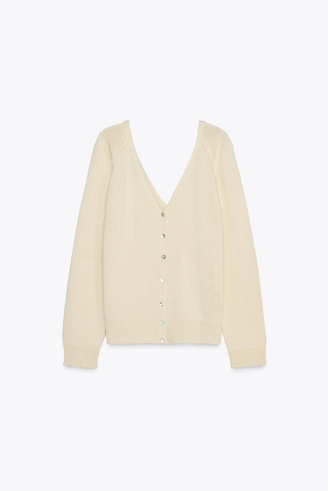PULL EN MAILLE À BOUTONS