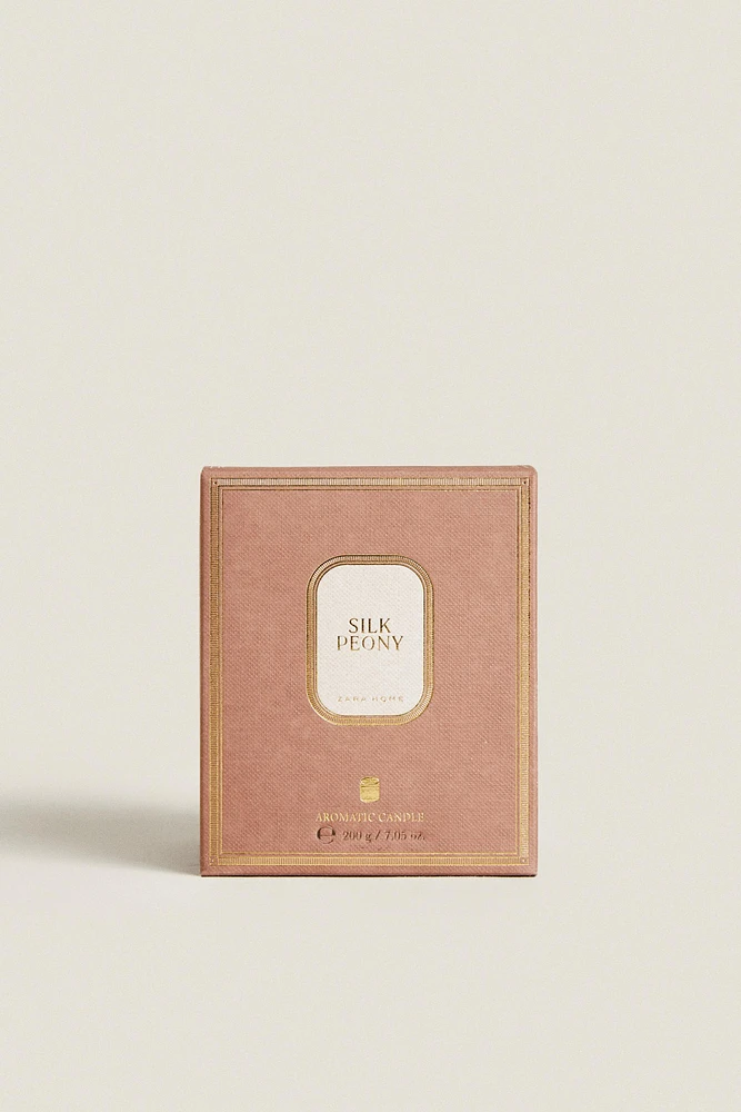 (200 G) SILK PEONY SCENTED CANDLE