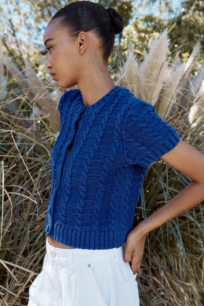 GILET EN MAILLE À MANCHES COURTES