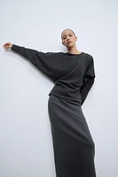 FITTED LONG SLEEVE SWEATSHIRT