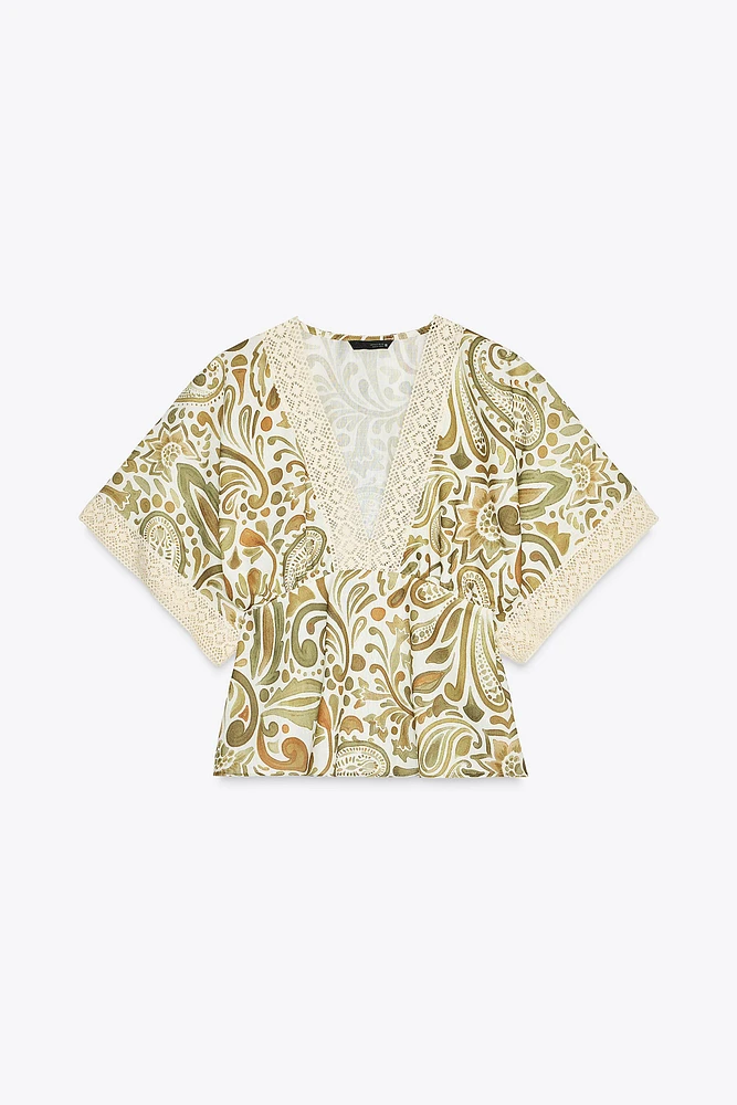 TOP IMPRIMÉ AVEC FINITIONS EN CROCHET