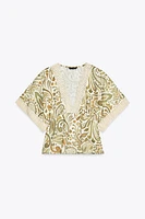 TOP IMPRIMÉ AVEC FINITIONS EN CROCHET