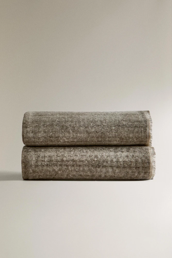 THIN SOFT FRINGED BLANKET