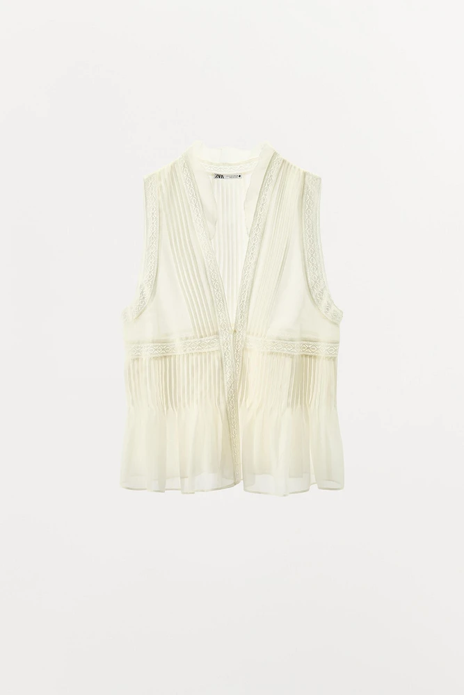 PLEATED LACE TOP