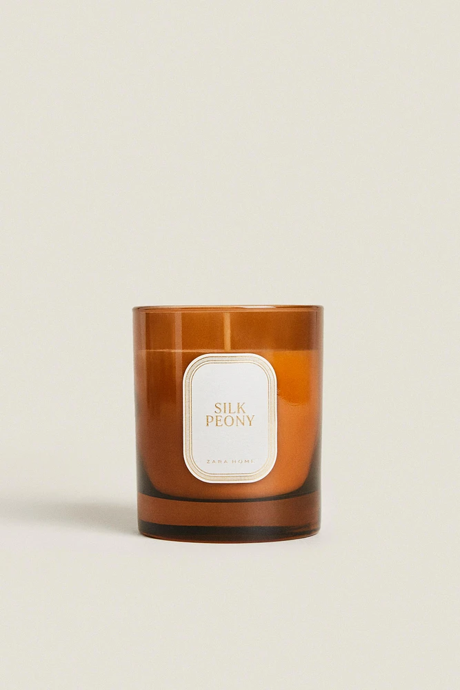 (200 G) SILK PEONY SCENTED CANDLE