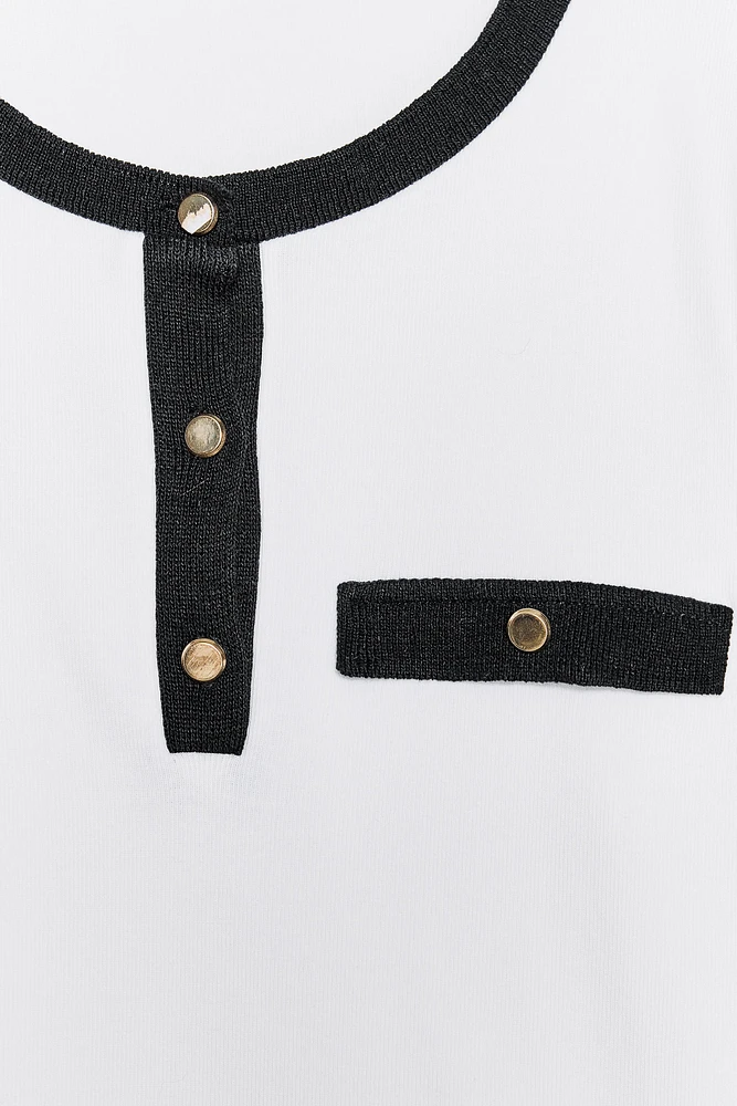T-SHIRT WITH CONTRASTING PIPING