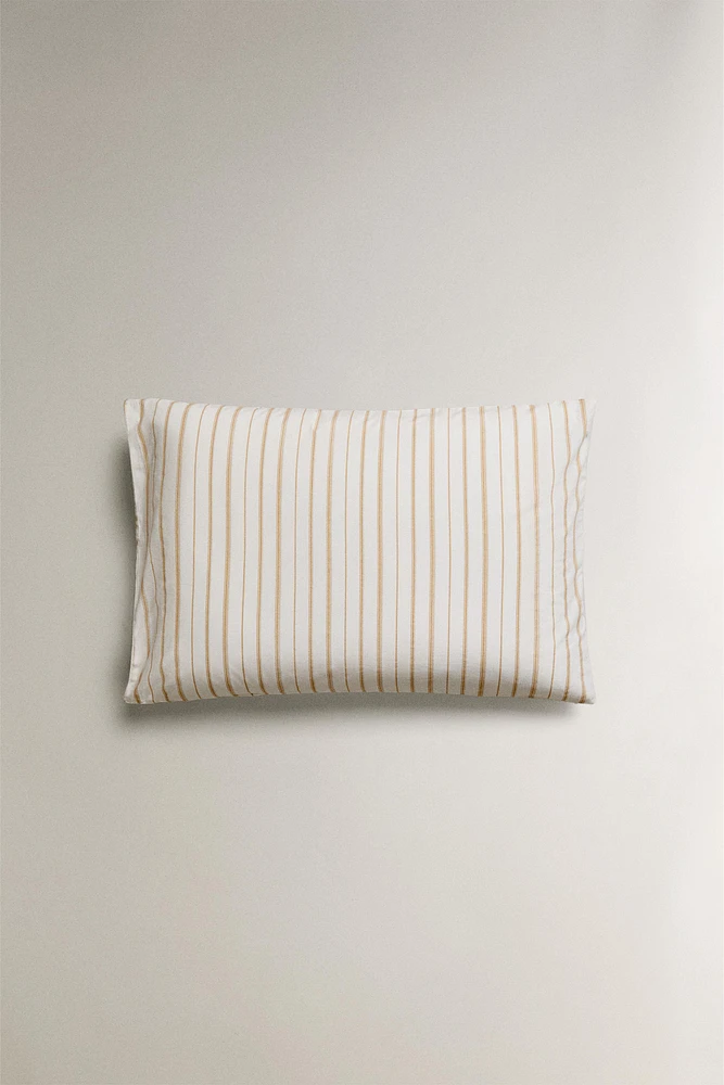 STRIPED PRINT PILLOWCASE