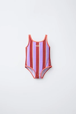 2-6 ANS/ MAILLOT DE BAIN RAYURES LOGO HÔTEL MAGIQUE © X ZARA
